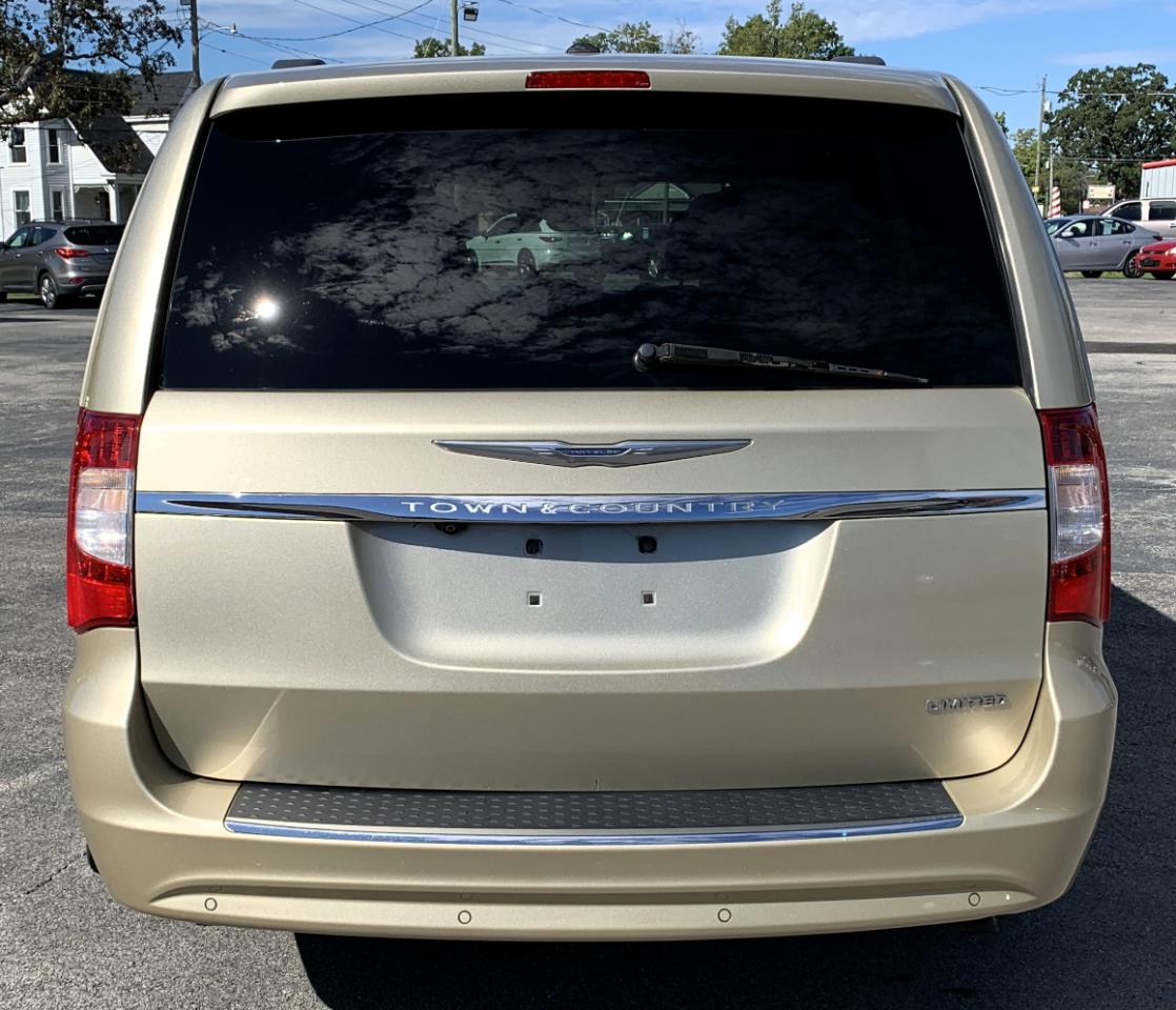 Chrysler Town & Country Limited 2011