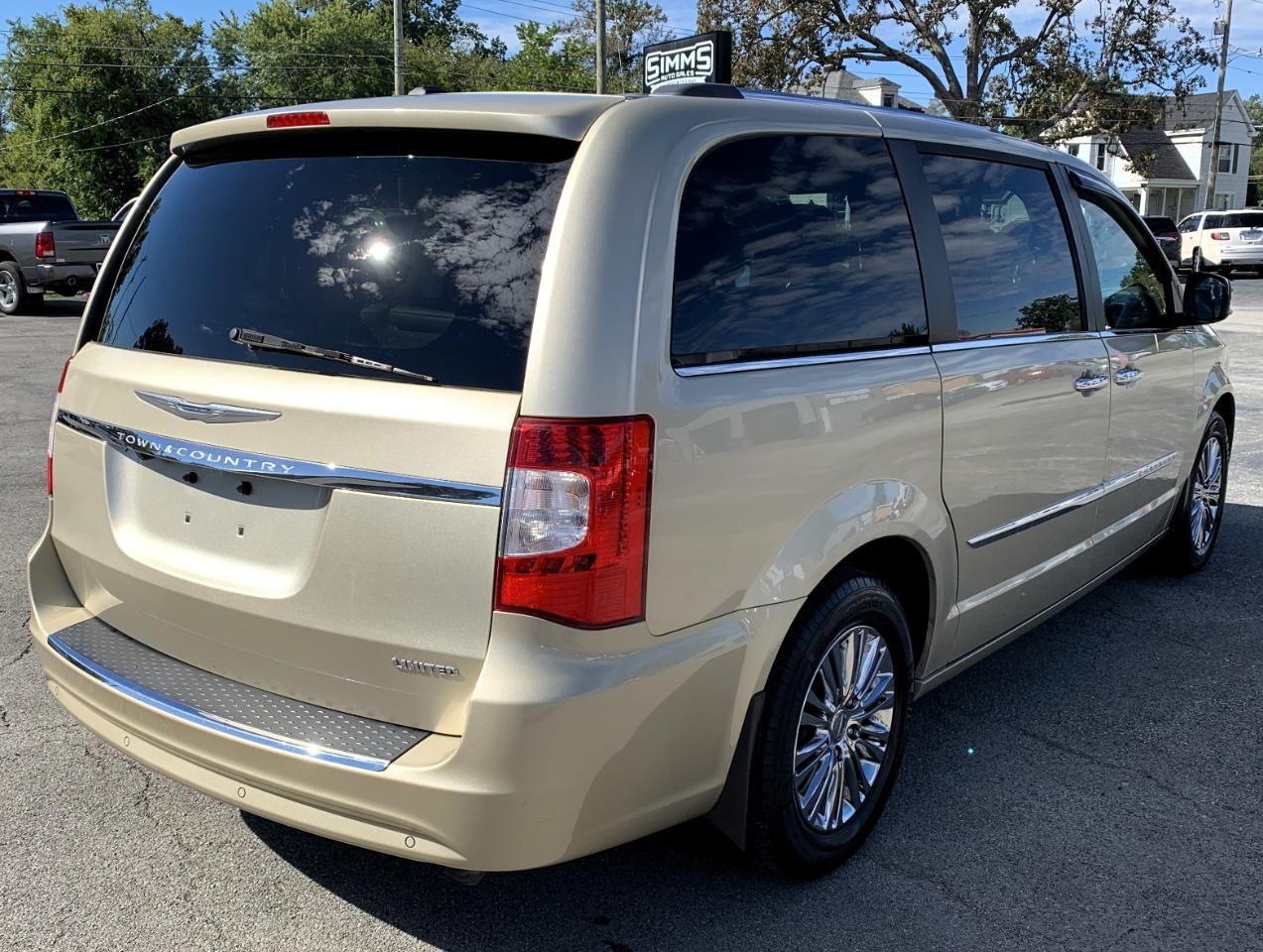 Chrysler Town & Country Limited 2011