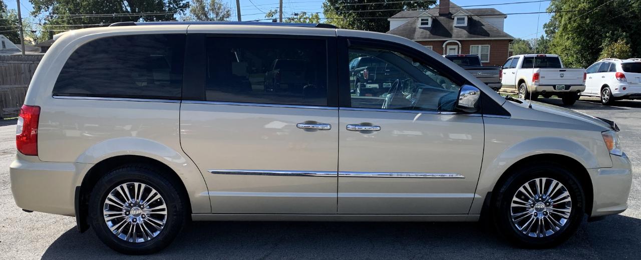 Chrysler Town & Country Limited 2011