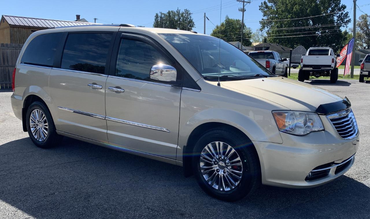 Chrysler Town & Country Limited 2011