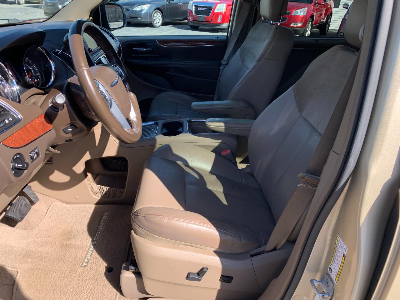 Chrysler Town & Country Limited 2011