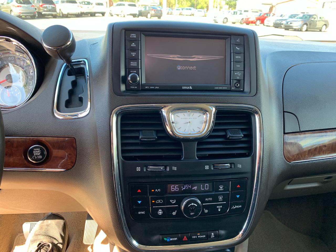 Chrysler Town & Country Limited 2011