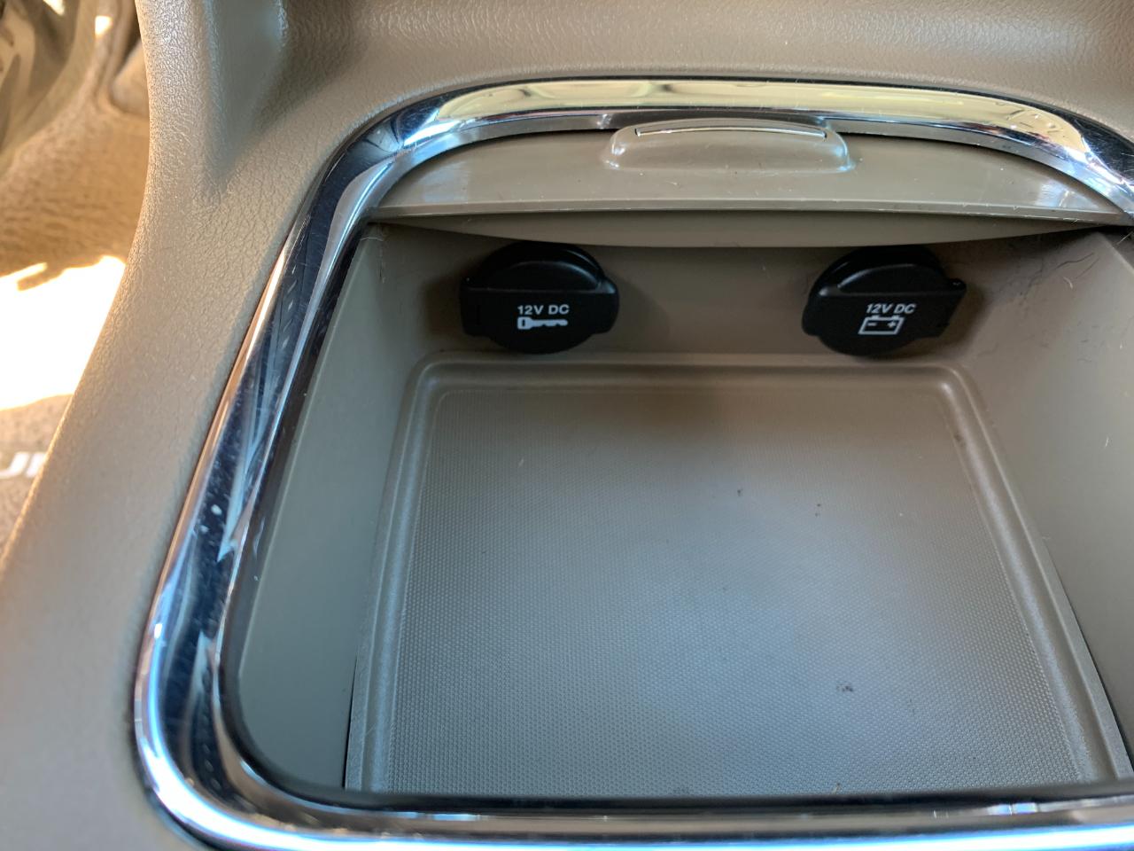 Chrysler Town & Country Limited 2011