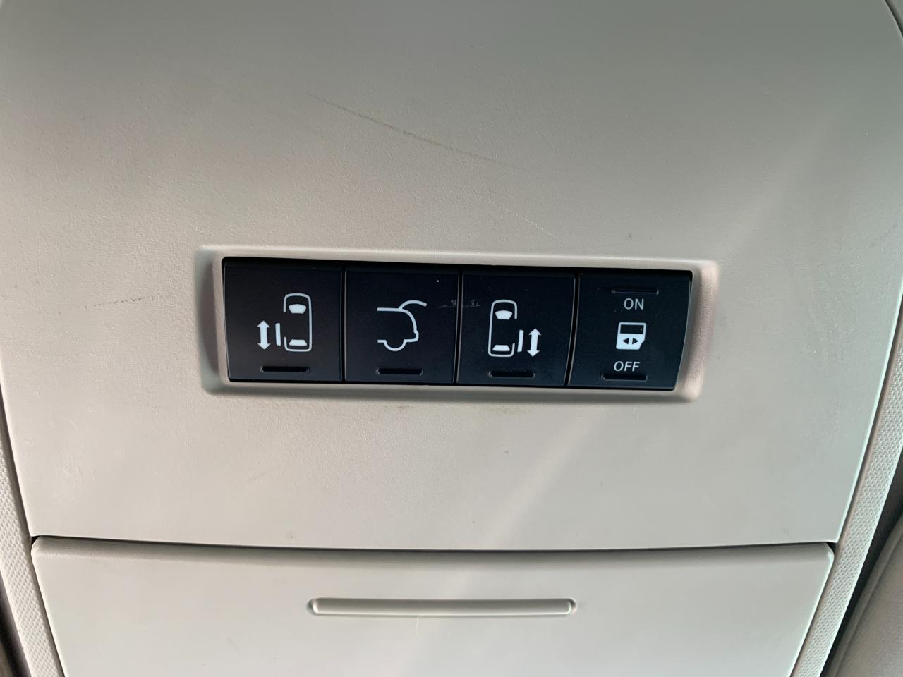 Chrysler Town & Country Limited 2011