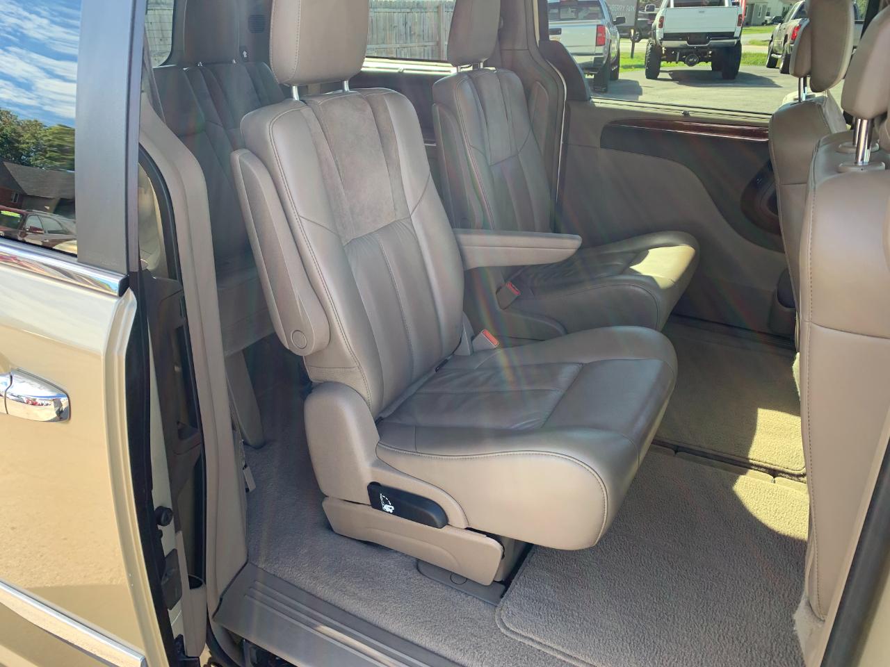 Chrysler Town & Country Limited 2011
