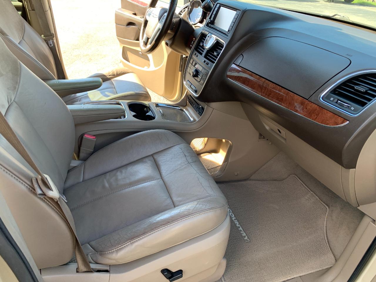 Chrysler Town & Country Limited 2011