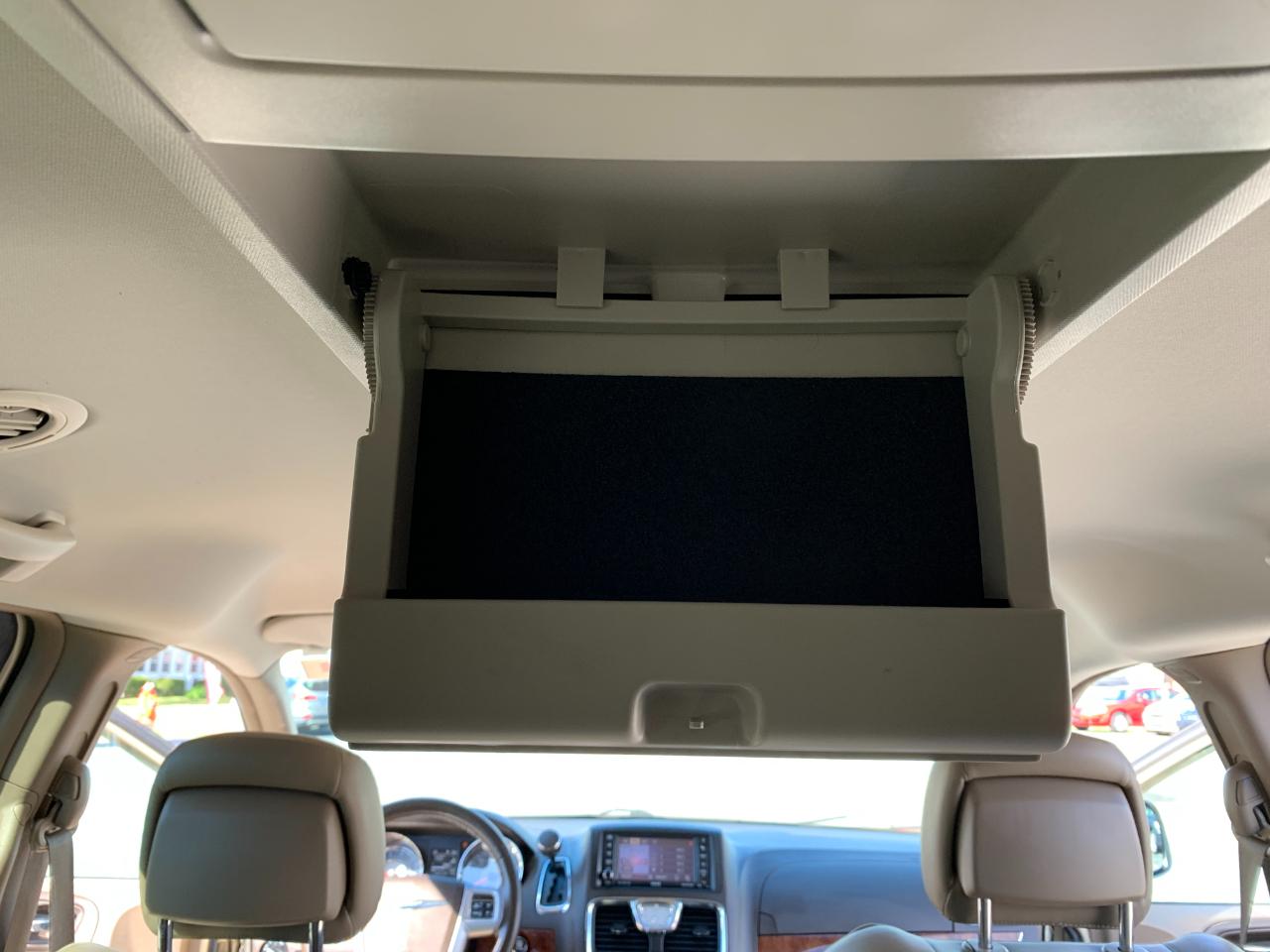 Chrysler Town & Country Limited 2011