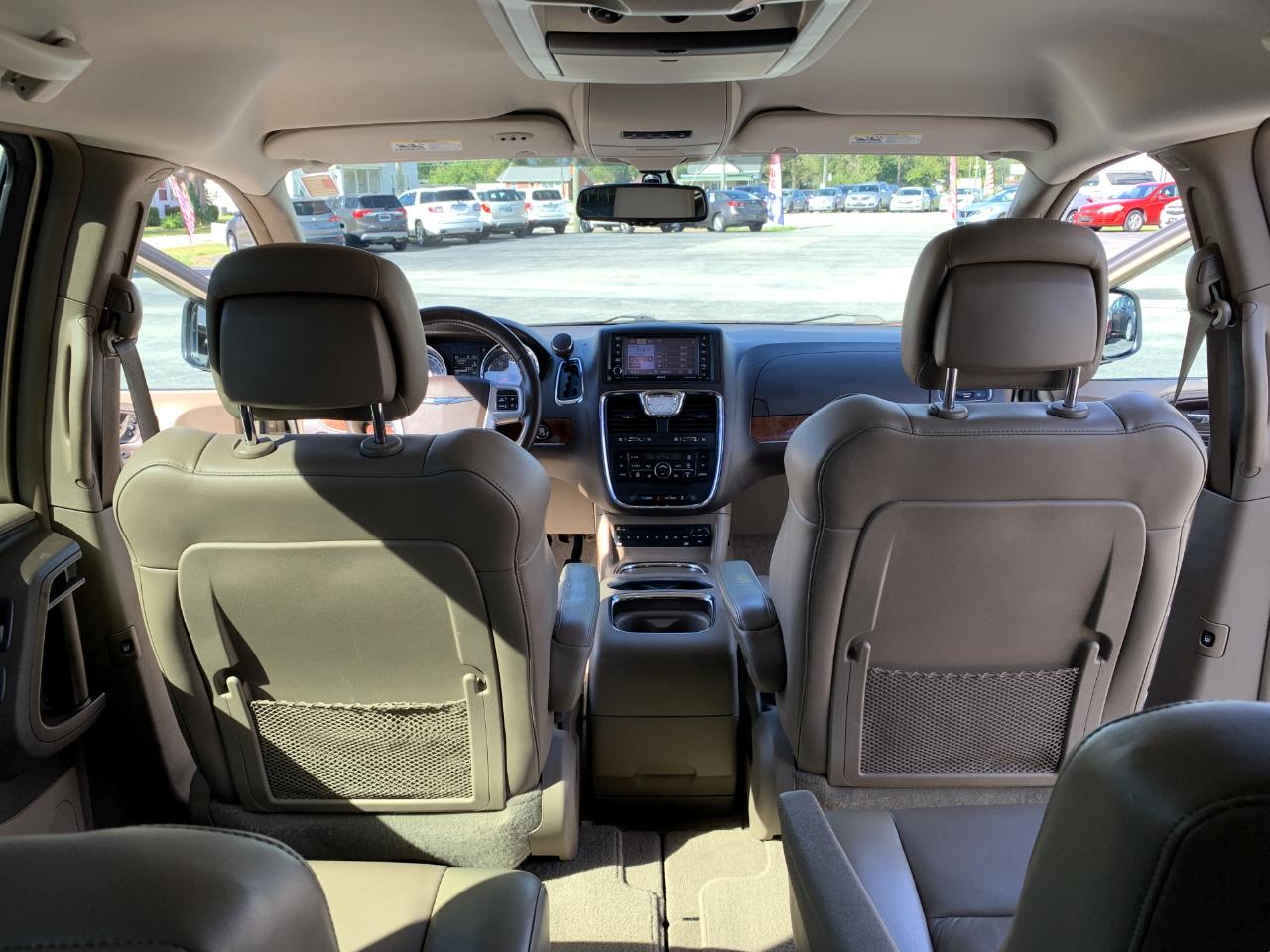 Chrysler Town & Country Limited 2011