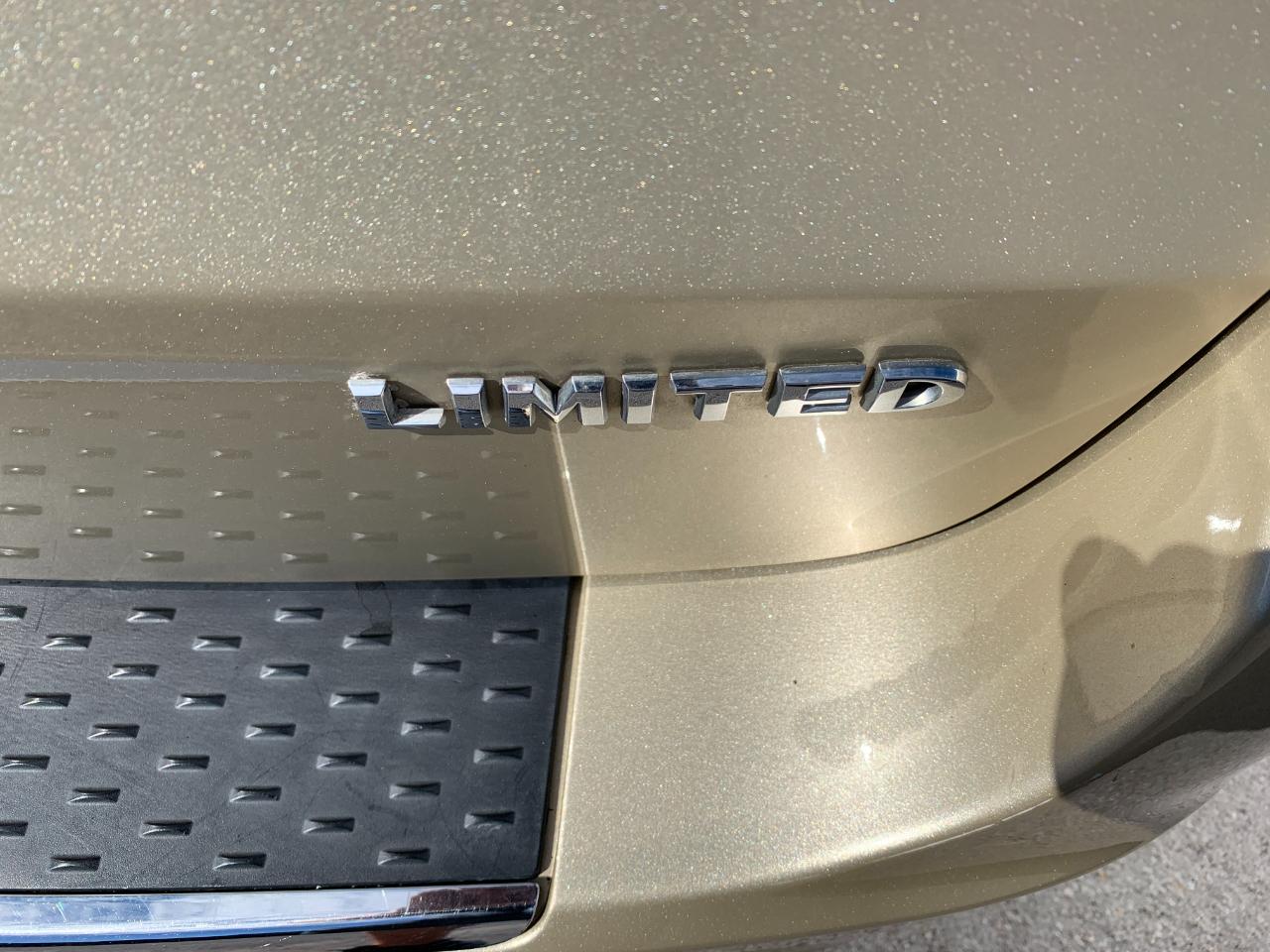 Chrysler Town & Country Limited 2011