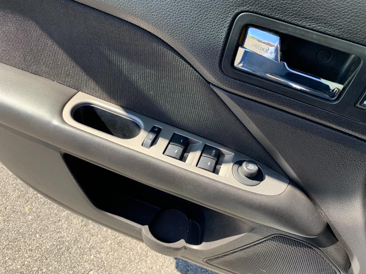 Ford Fusion Hybrid Sedan 2010