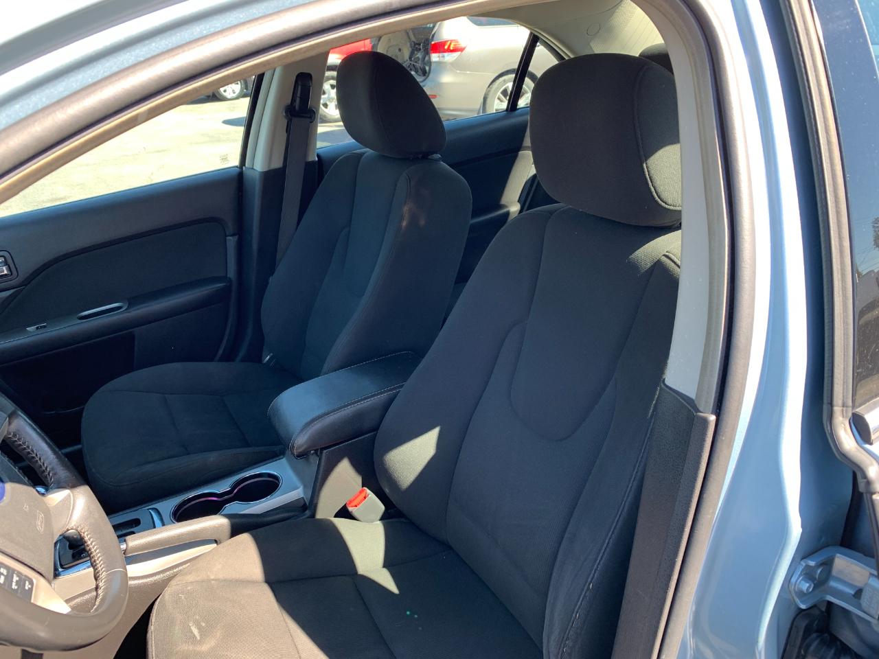 Ford Fusion Hybrid Sedan 2010