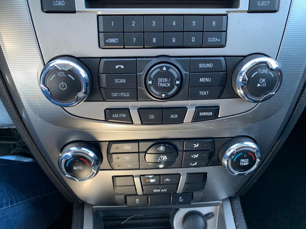 Ford Fusion Hybrid Sedan 2010