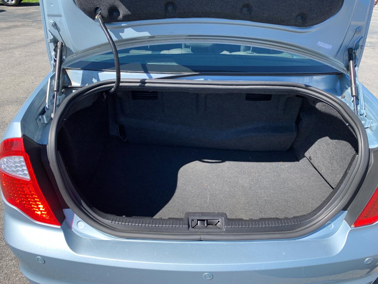 Ford Fusion Hybrid Sedan 2010