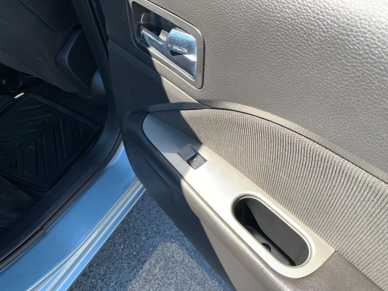 Ford Fusion Hybrid Sedan 2010