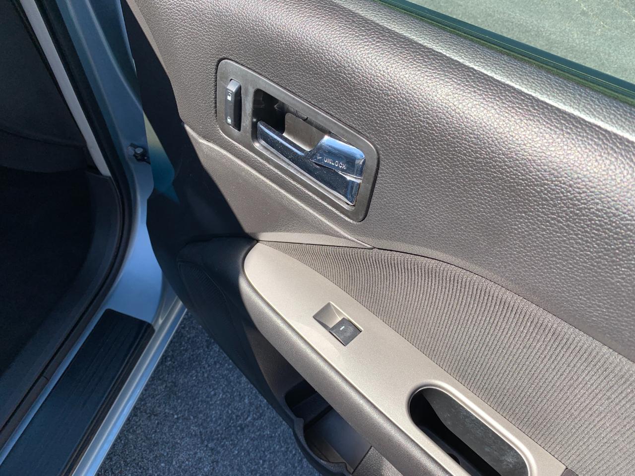 Ford Fusion Hybrid Sedan 2010
