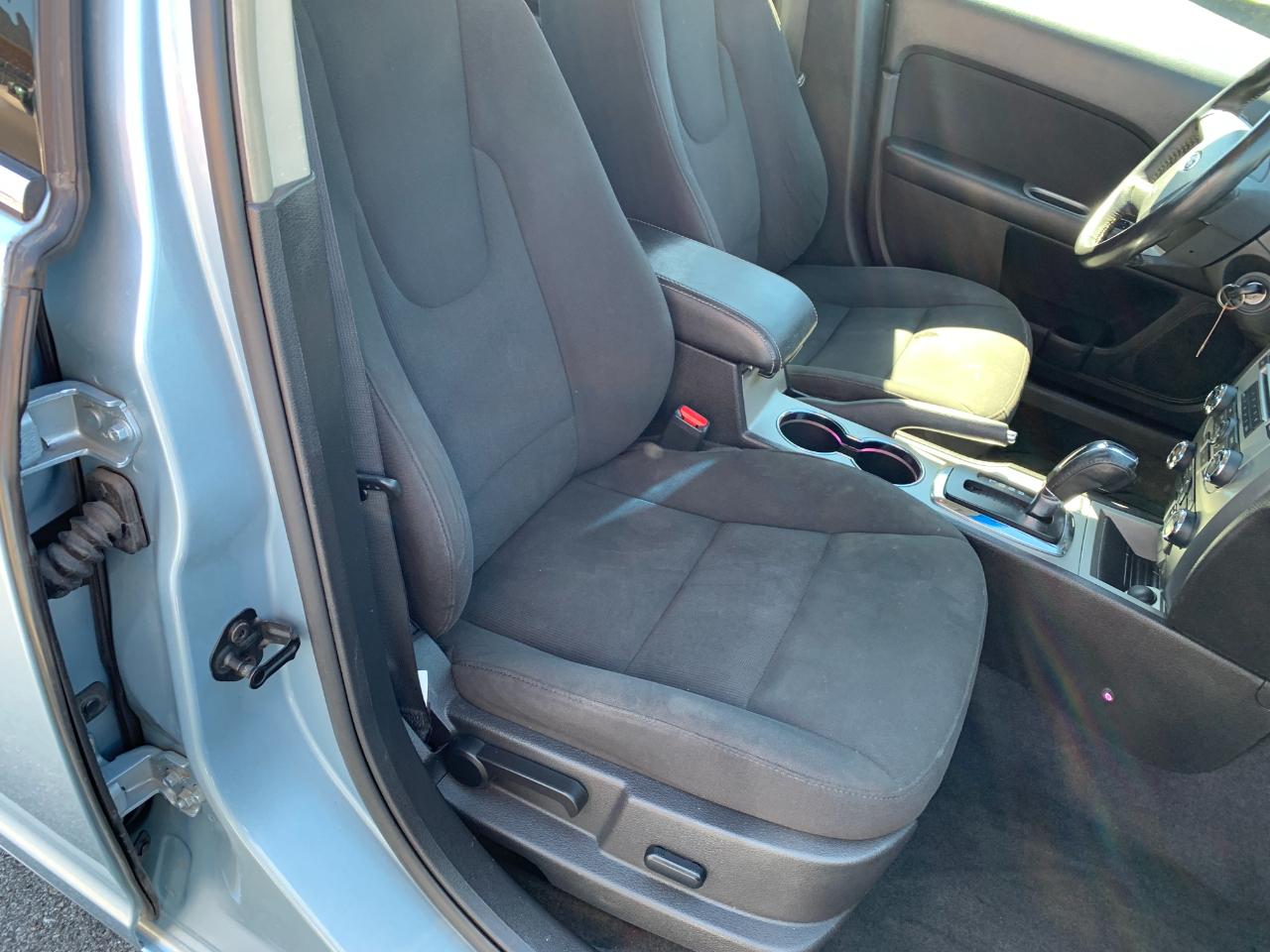 Ford Fusion Hybrid Sedan 2010