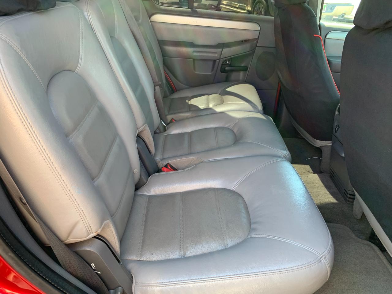 Ford Explorer XLT 4.6L 4WD 2004