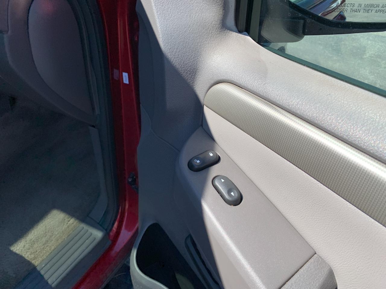 Ford Explorer XLT 4.6L 4WD 2004