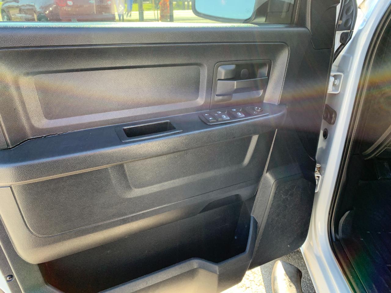 RAM 1500 Tradesman Crew Cab SWB 4WD 2015