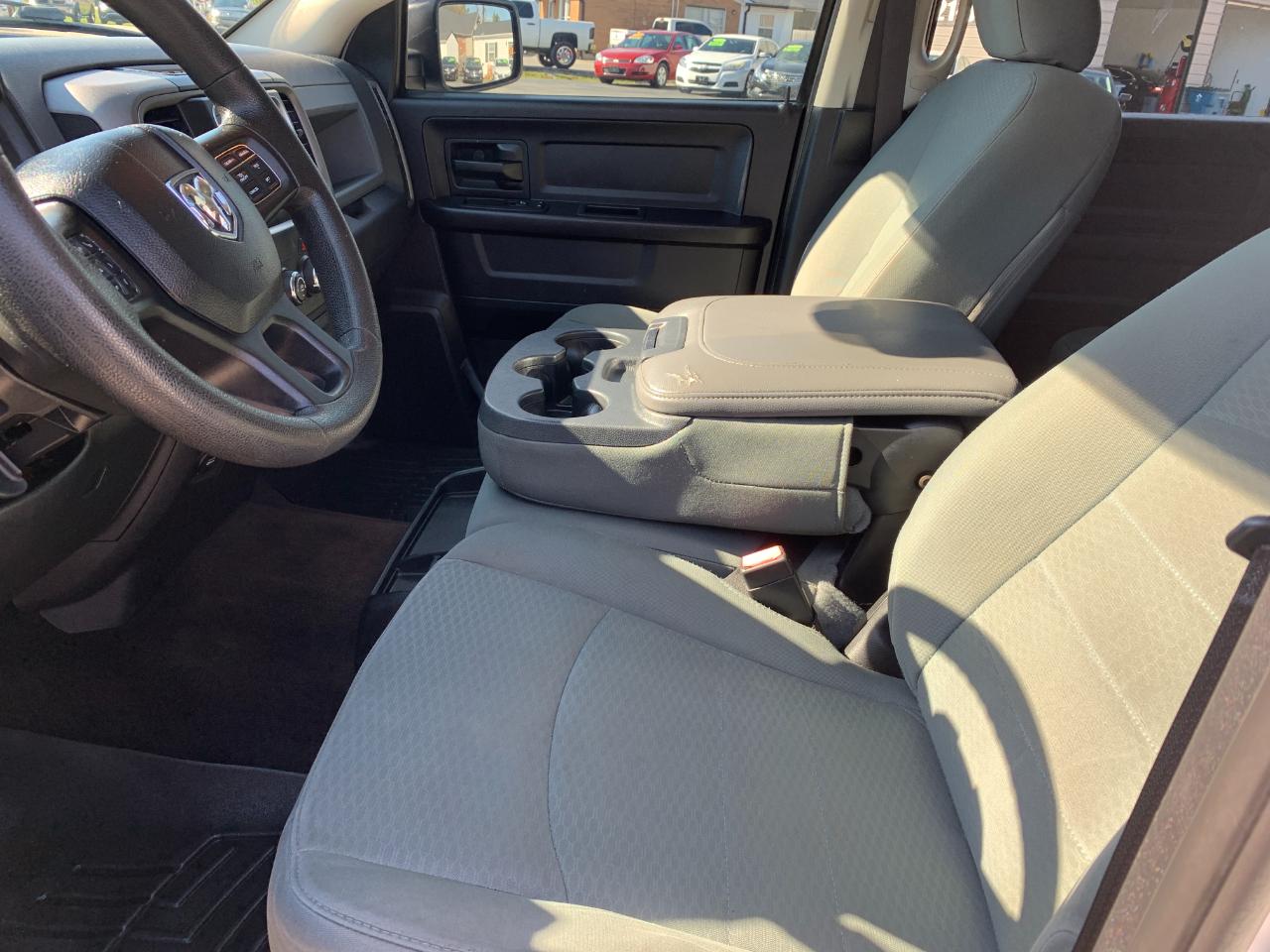 RAM 1500 Tradesman Crew Cab SWB 4WD 2015