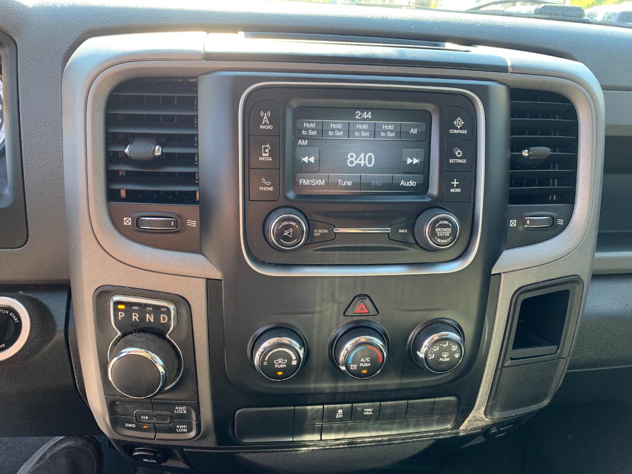 RAM 1500 Tradesman Crew Cab SWB 4WD 2015
