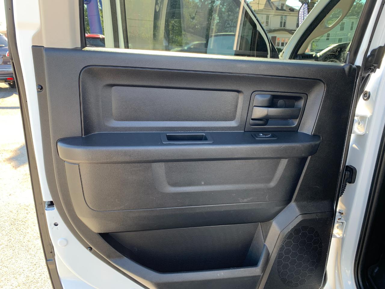 RAM 1500 Tradesman Crew Cab SWB 4WD 2015