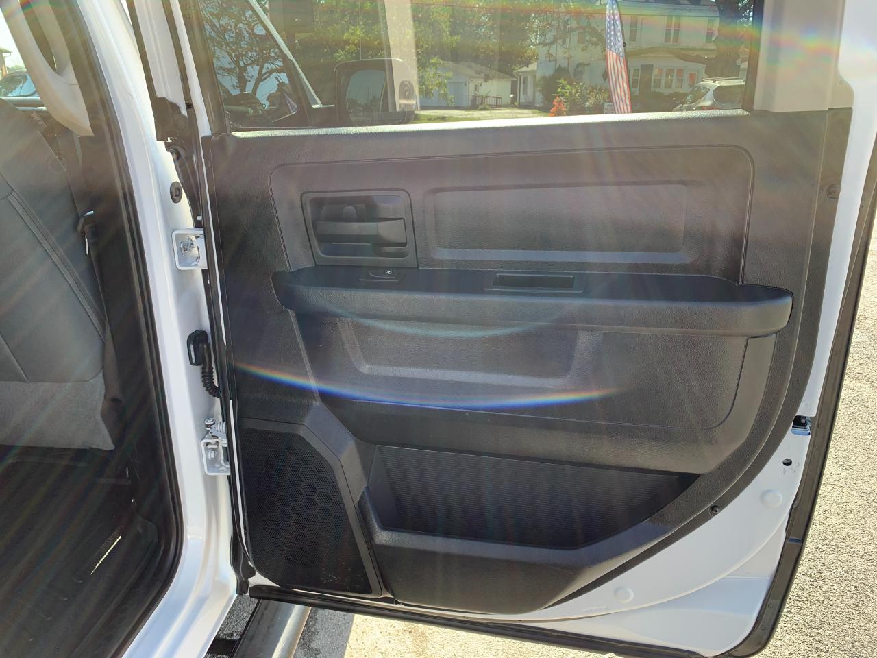 RAM 1500 Tradesman Crew Cab SWB 4WD 2015