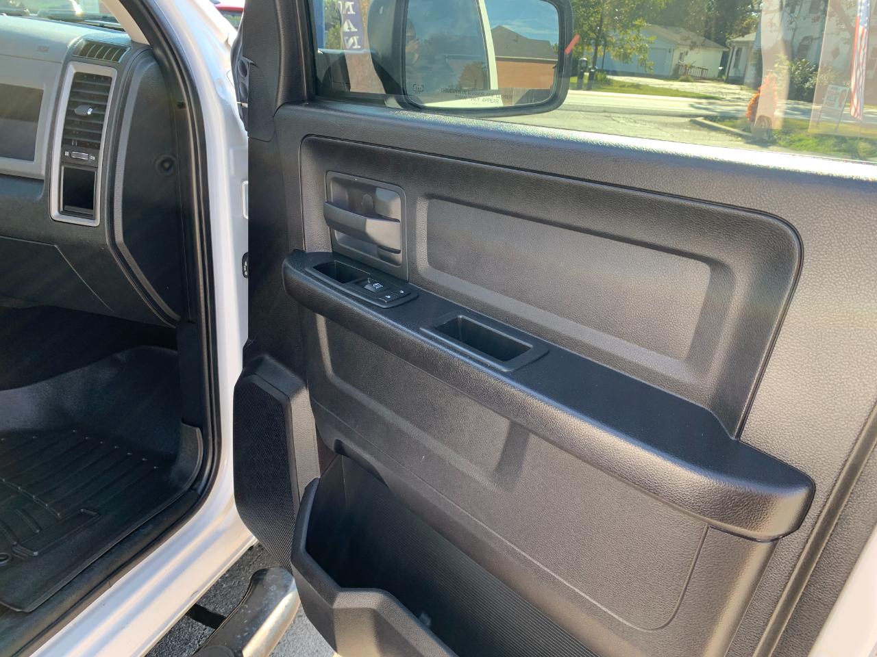 RAM 1500 Tradesman Crew Cab SWB 4WD 2015