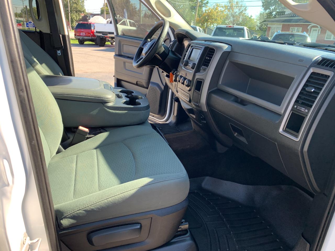 RAM 1500 Tradesman Crew Cab SWB 4WD 2015