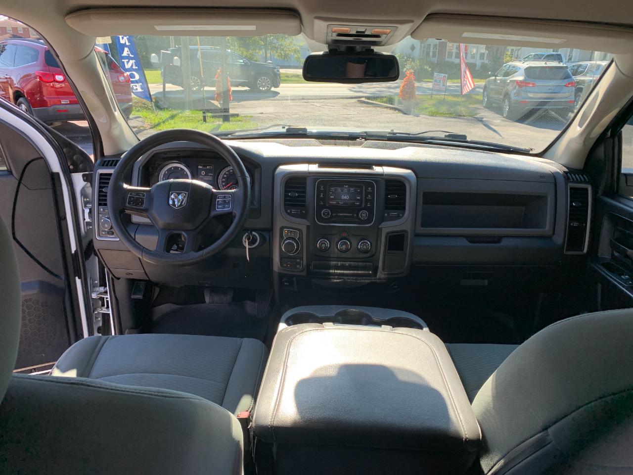 RAM 1500 Tradesman Crew Cab SWB 4WD 2015