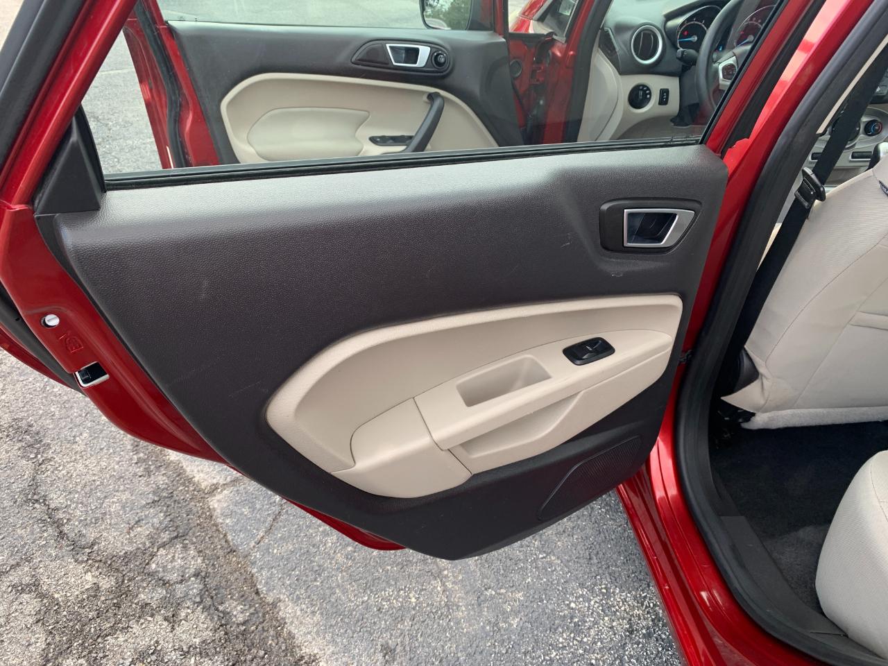 Ford Fiesta SE Sedan 2015