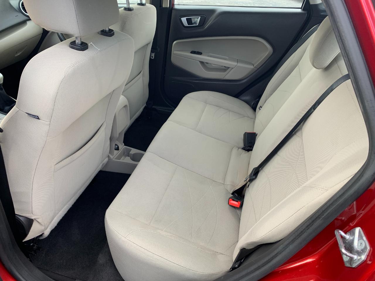 Ford Fiesta SE Sedan 2015