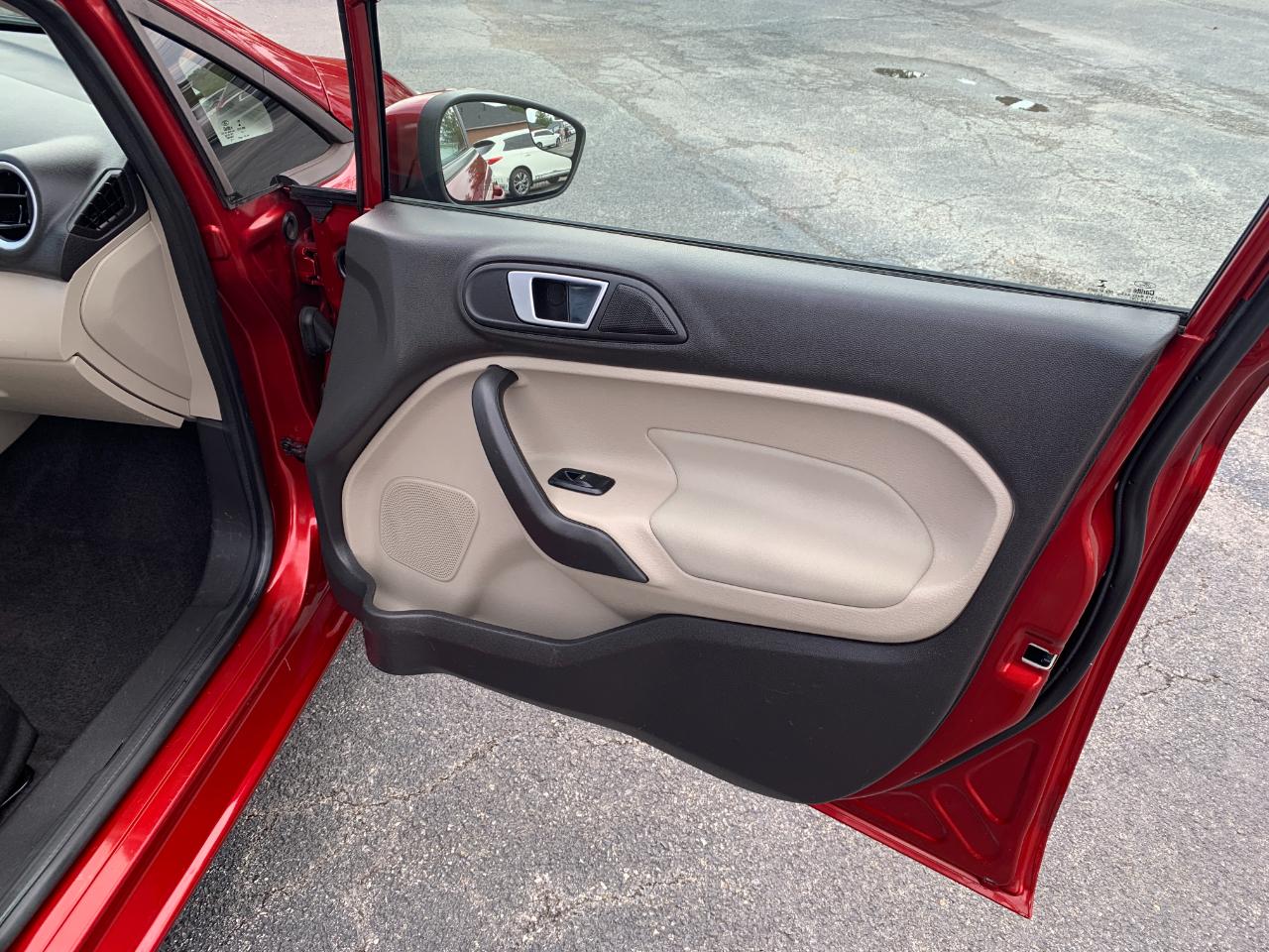 Ford Fiesta SE Sedan 2015