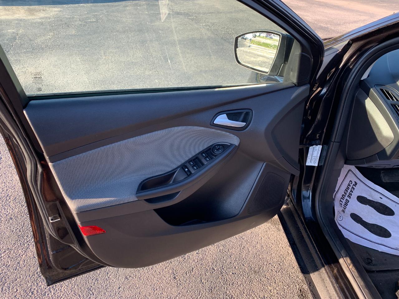 Ford Focus SE Sedan 2013