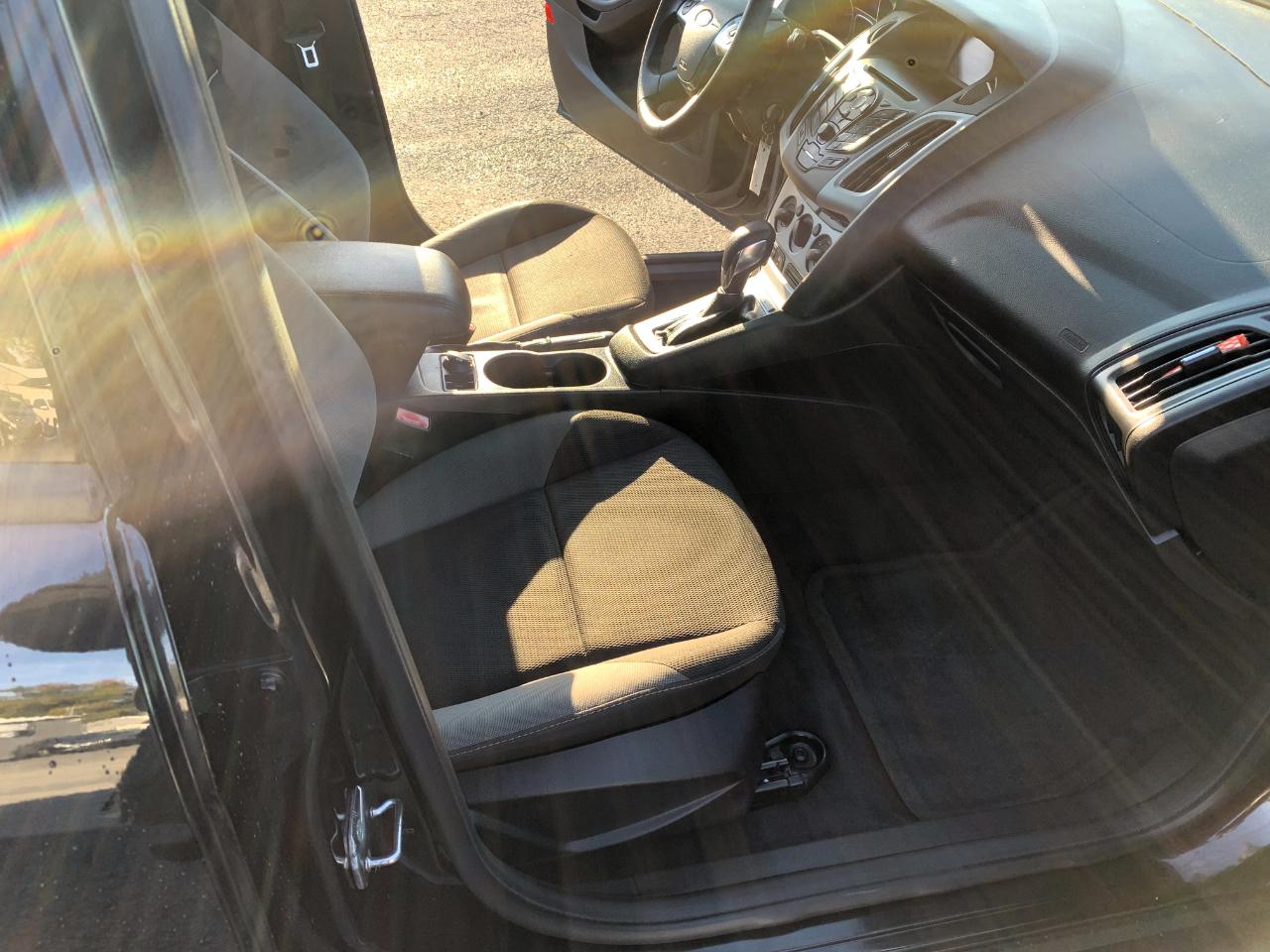 Ford Focus SE Sedan 2013