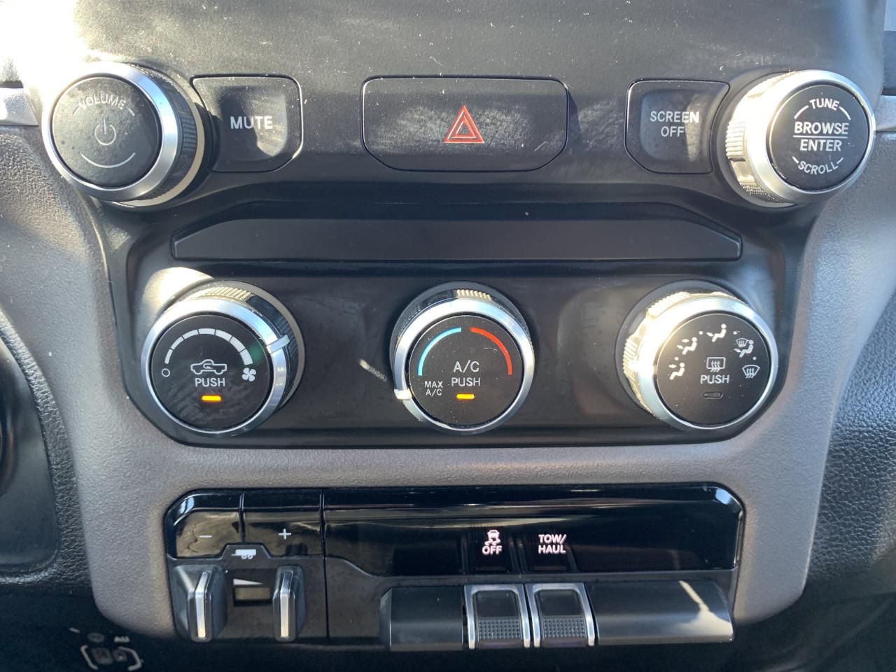 RAM 2500 Tradesman Crew Cab SWB 4WD 2022