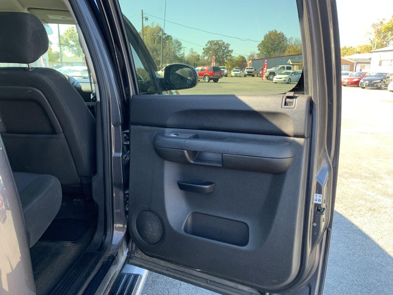 Chevrolet Silverado 1500 LT Crew Cab 4WD 2011