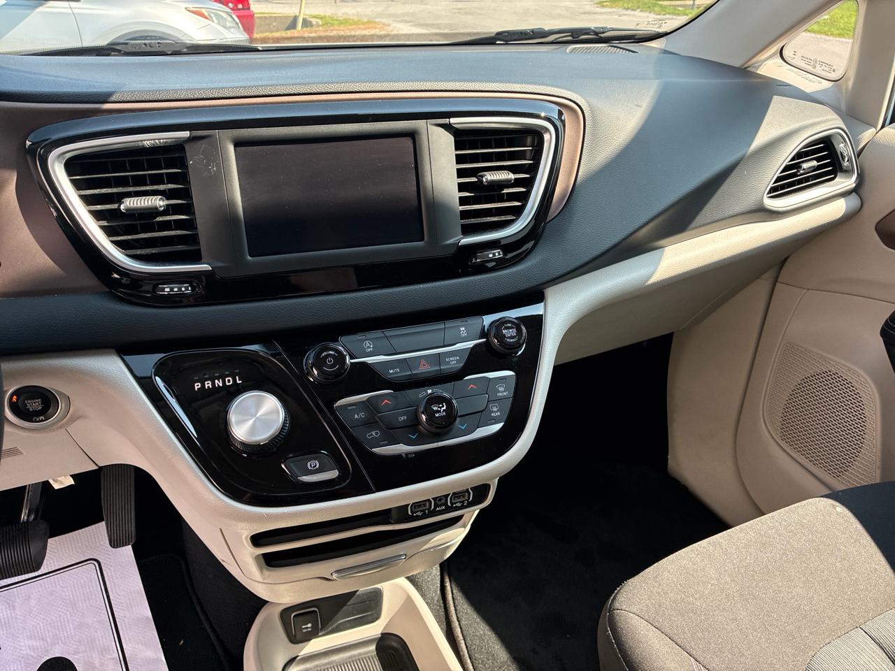 Chrysler Voyager LX 2023