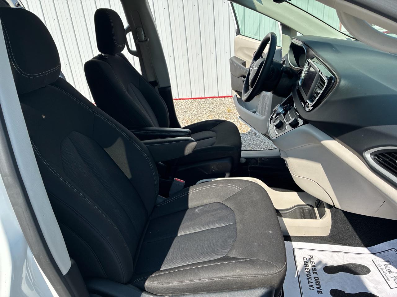 Chrysler Voyager LX 2023