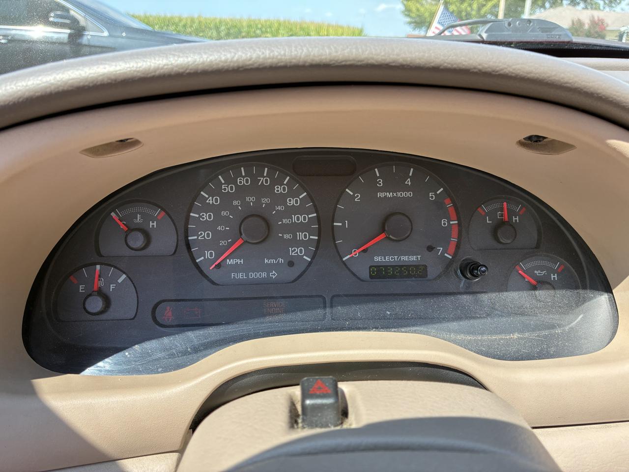 Ford Mustang Deluxe Convertible 2004