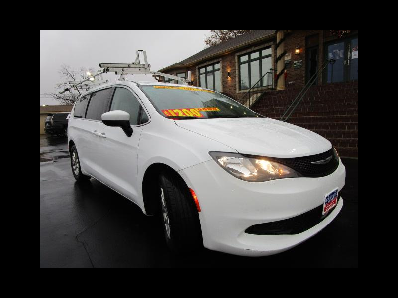 2022 Chrysler Voyager LX FWD