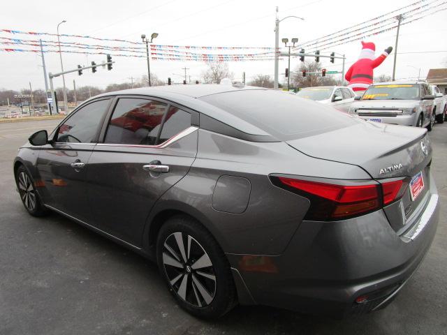 Nissan Altima 2.5 SV Sedan 2021