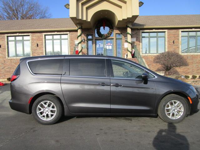 Chrysler Voyager LX FWD 2022
