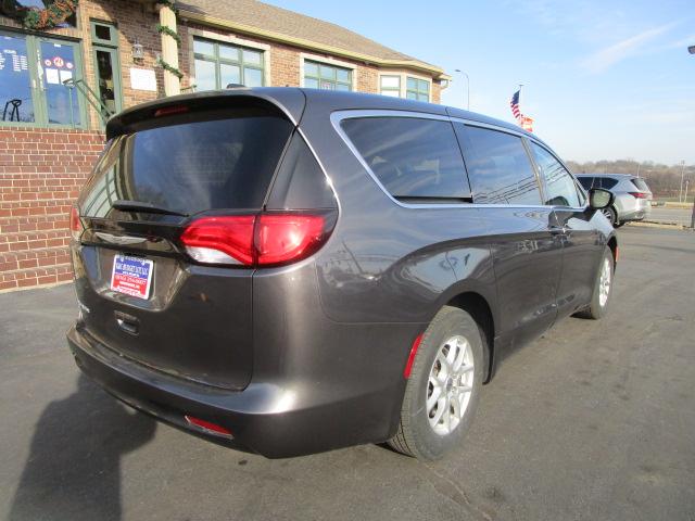 Chrysler Voyager LX FWD 2022