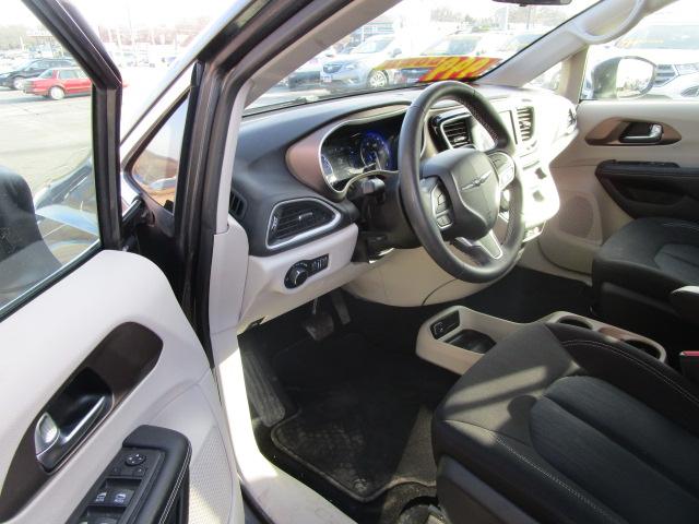 Chrysler Voyager LX FWD 2022