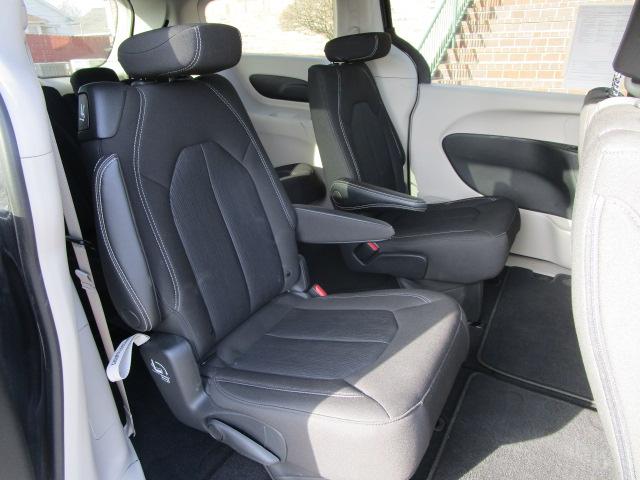 Chrysler Voyager LX FWD 2022