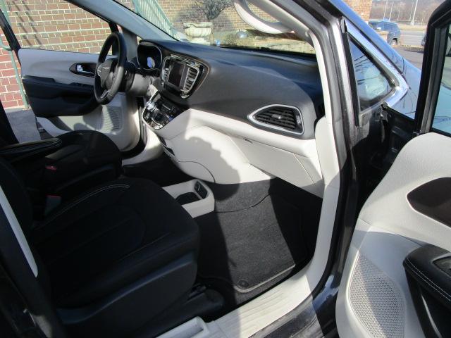 Chrysler Voyager LX FWD 2022