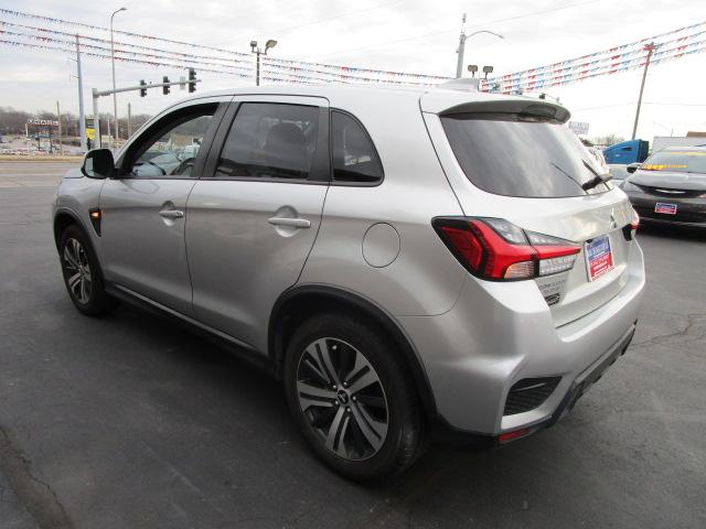 Mitsubishi Outlander Sport ES 2.0 CVT 2021