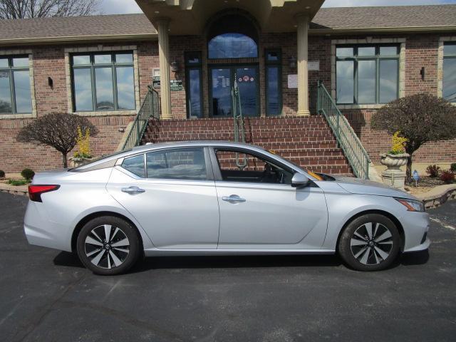 Nissan Altima 2.5 SV Sedan 2022