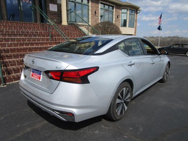 Nissan Altima 2.5 SV Sedan 2022